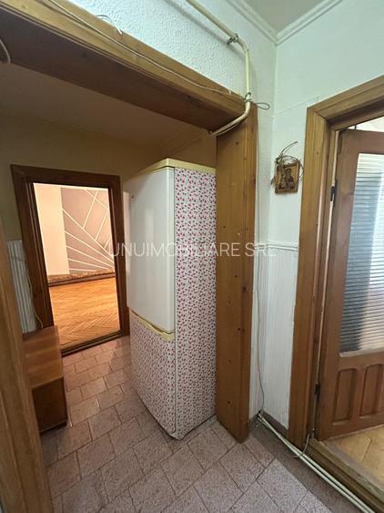 Apartament 2 camere-Zona Sud - etaj 2/4 -  40 mp  43000 euro  negociabil - 3