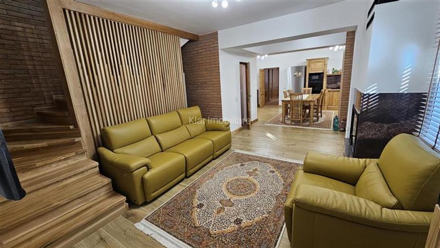 Casa renovata 200mp pe 2 niveluri,parcare, curte cu foisor,Centru, zona str. Par - 19