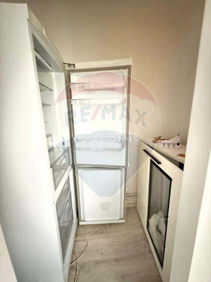 Apartament cu 4 camere de vânzare în zona 1 Mai - 13