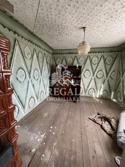 Casă de vânzare în Călanul Mic –  2 clădiri, curte, grădină, garaj - 13