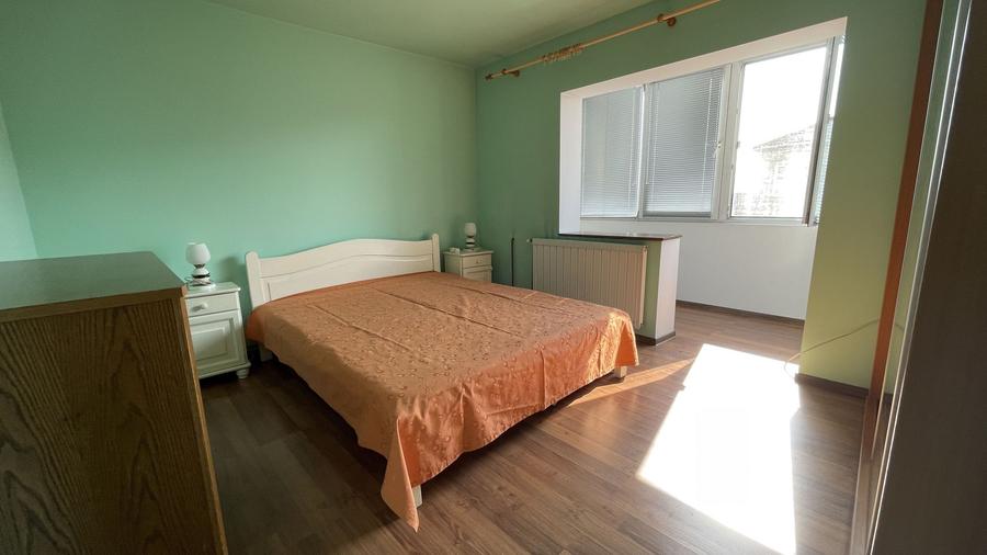 Apartament spațios cu două camere, etajul 4 cu acoperiș.