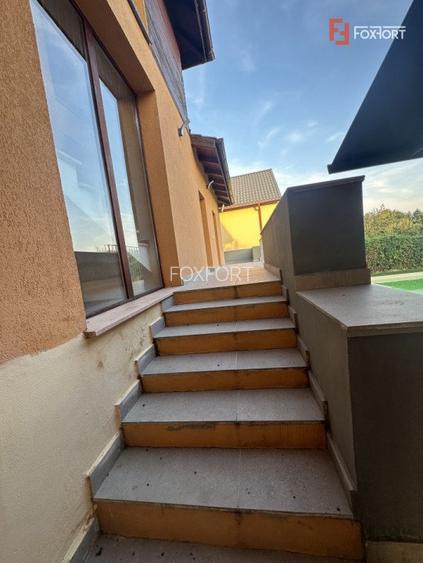 Casa individuala cu 10 camere si piscina, in Dumbravita - ID V5614 - 27