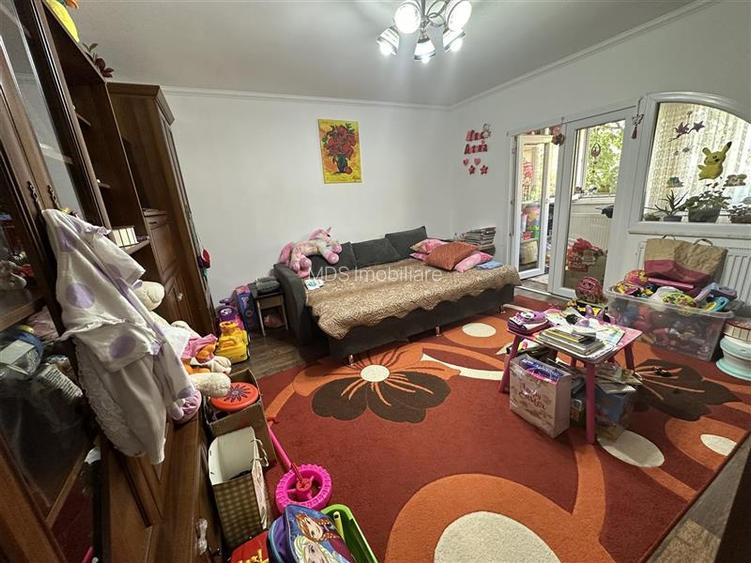 Decomandat cu 2 bai și 2 balcoane la etajul 2 lingă Generală 7 - 13