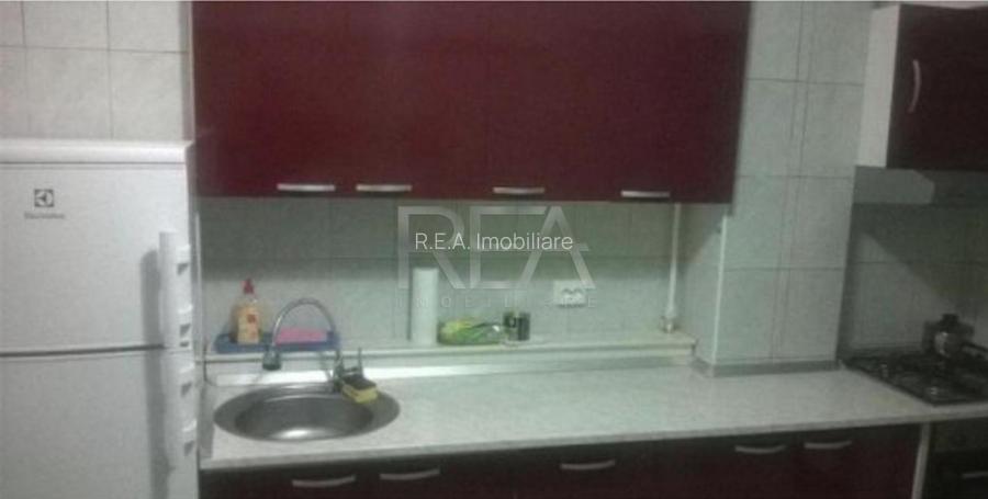 Garsoniera Nerva Traian, et. 1, an 2002, metrou, 42 mp - 2