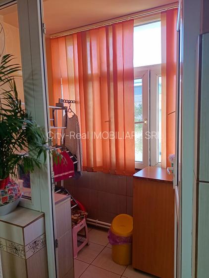 3 camere decomandate , centrala pe gaze, mobilat ,zona Dacia , pozitie excelenta - 7
