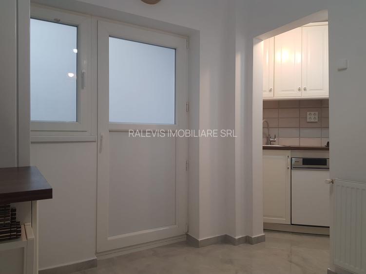 Apartament 3 camere, 2 bai, proaspat renovat, ultracentral, etaj 2, 945 euro - 10
