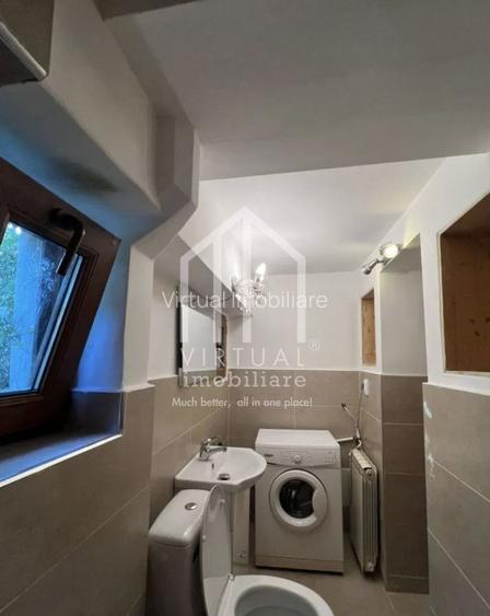 Casa formata din 2 apartamente, 2 garaje,  3 bai - zona Trei Stejari - 12