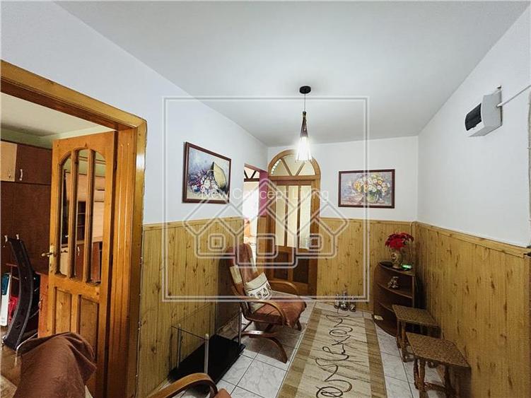 Apartament de vanzare in Sibiu - 3 camere, 2 balcoane + pivnita - - 4