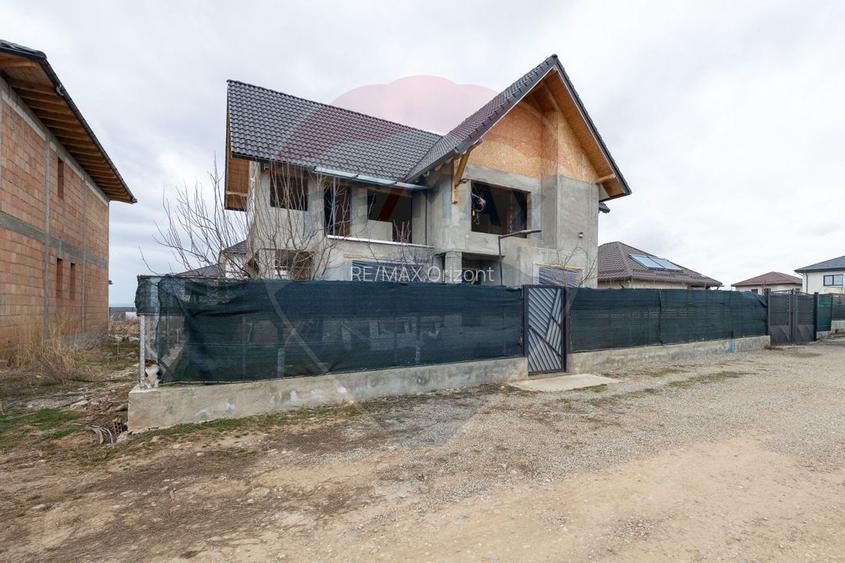 Casă P+1 la roșu + anexă mobilată - 33