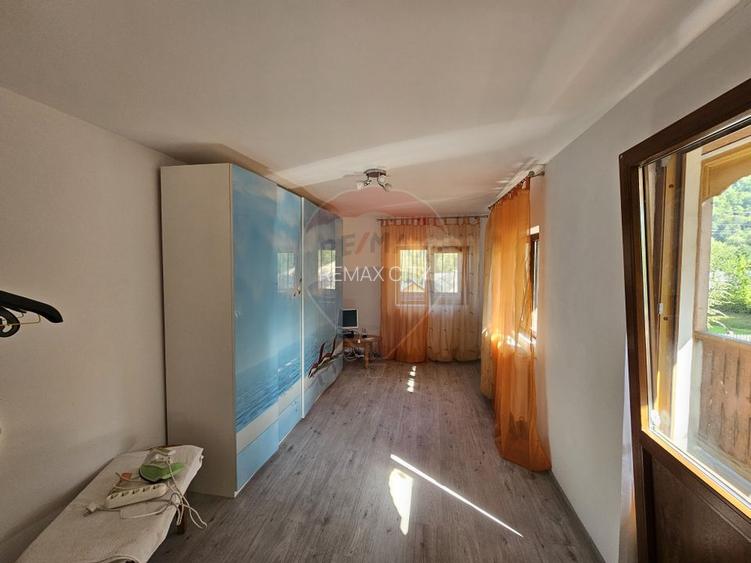 Casă solidă din cărămidă, mobilată, garaj, teren generos – Tarcău - 24