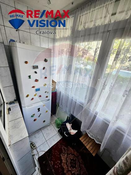 Apartament cu 3 camere de vânzare în zona Craiovita Noua - 5