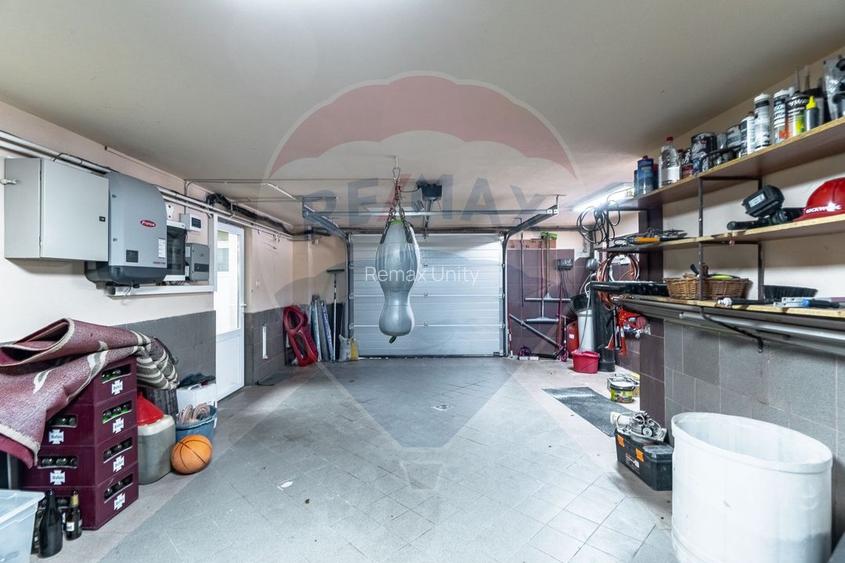 Casă spațioasă 350 mp utili, Teren 650 mp, Garaj subteran, Tractorul - 57