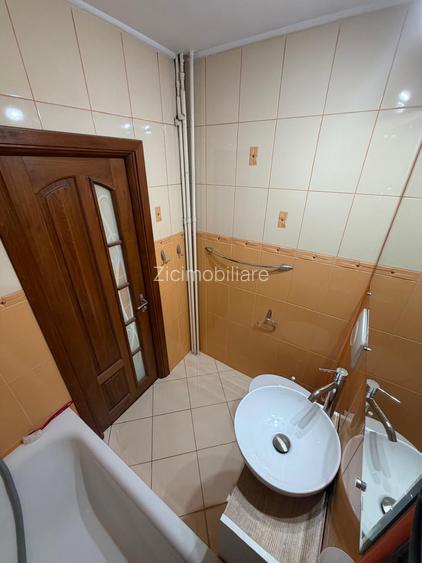 3 camere mobilat utilat etaj 3/4,metrou 1 decembrie la 5 minute - 10