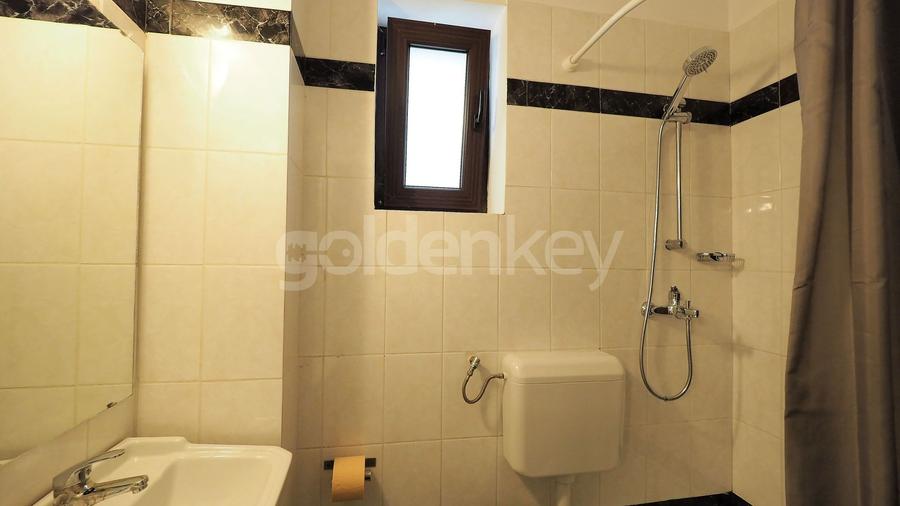 Apartament nemobilat cu 4 camere in vila | zona linistita