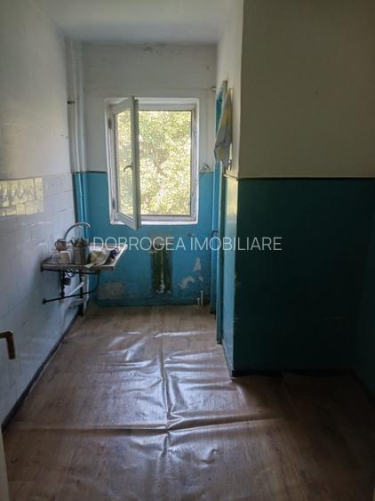 ZONA CENTRALA-2 CAMERE DECOMANDAT, ETAJ 4, NECESITA RENOVARE - 3