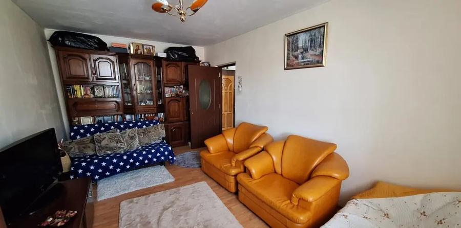 Obor Colentina, Teiul Doamnei, langa Sectia 7 Politie