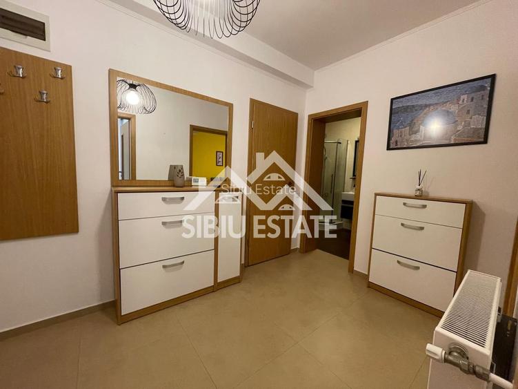 Apartament la Vila cu 2 camere, curte proprie, loc de parcare privat