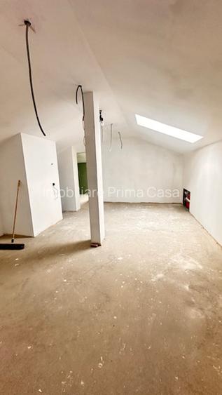 APA SARATA casa deosebita 300mp cu 2 garaje si 8ari teren! - 13