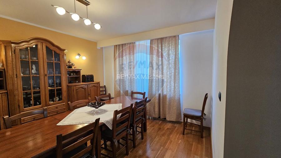 Casă / Vilă de lux cu 8 camere de vânzare in Obcini, Suceava - 21
