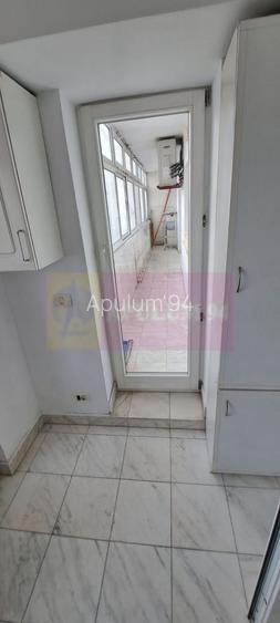 Inchiriere apartament 3(din4)camere pe bd Decebal, metroul M2 - 11