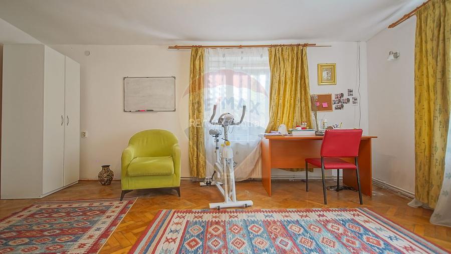 CASĂ INDIVIDUALĂ ÎN SCHEI    STRADA PIATRA MARE - 9