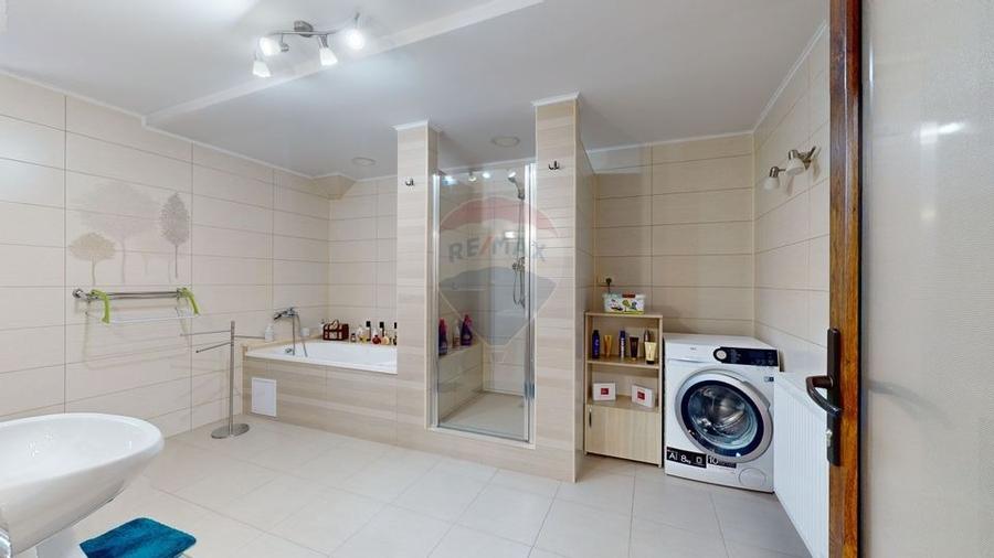 Vand casa plus spatiu comercial zona Centrul Istoric