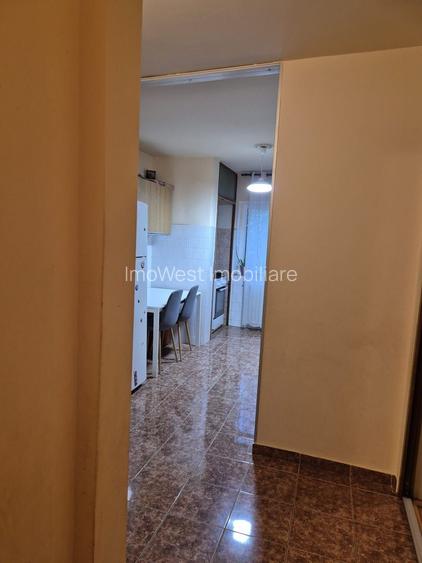 Aradului | 4 camere | Decomandat| Etaj intermediar | 3 balcoane si boxă - 10