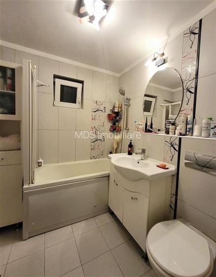 Mobilat si utilat linga Mall bloc izolat - 7