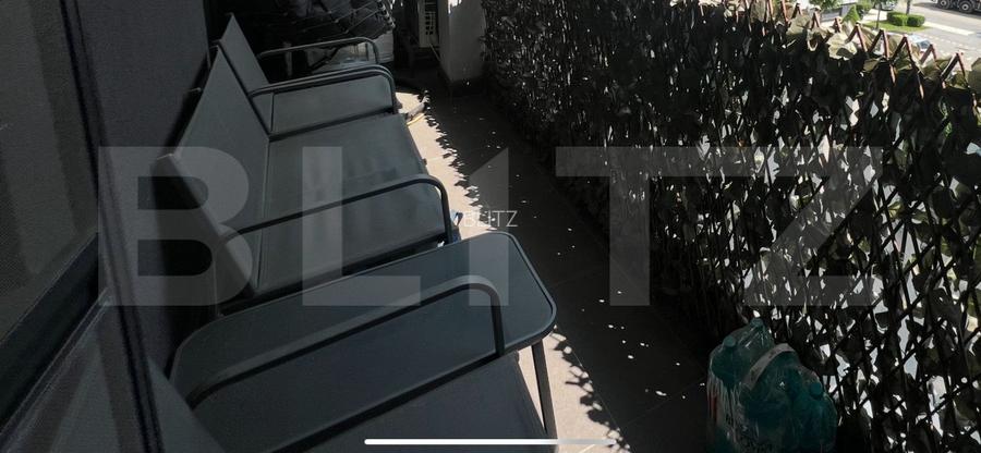 Apartament de vanzare, cu 3 camere, 92 mp, parcare, intermediar, zona VIVO - 8