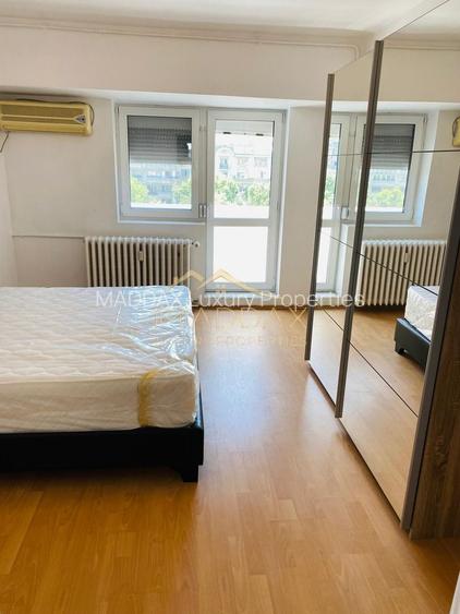 Apartament spațios cu 4 camere, vedere spectaculoasă către Palatul Parlamentului - 15