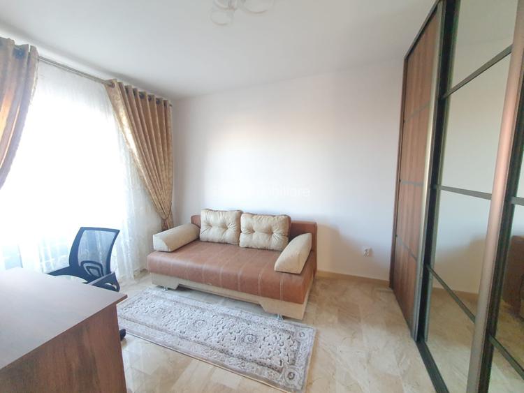 Apartament cu 3 camere, 55 mp, etaj intermediar, cu parcare, zona Petrom - 2