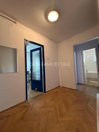 90000 euro .. 2 camere cu centrala .. etaj intermediar - 4