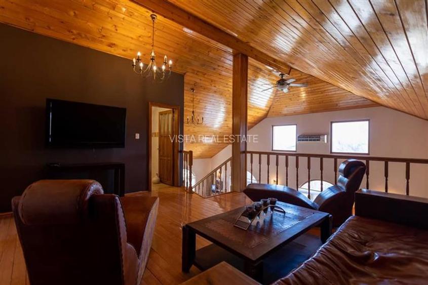 Exclusivitate! Colt de Rai: Casa arhitectura deosebita, cu acces direct la rau, - 12