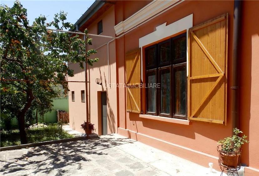 Casa parter plus Mansarda zona Ultracentrala, teren 550mp - 3