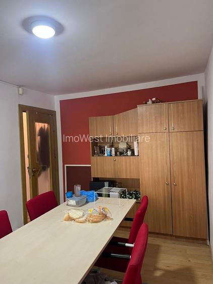 De vânzare – Spațiu comercial 56 mp – Intrare din stradă + casa scarii - 16