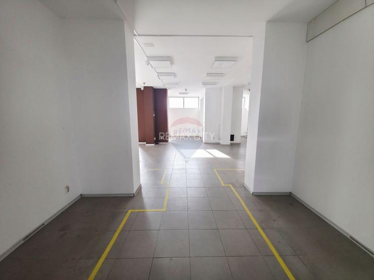 Spațiu comercial de 828 mp de vânzare în zona 1 Mai - 9