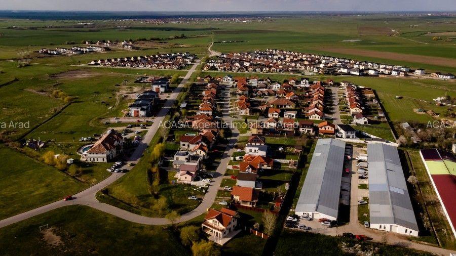 Două parcele alăturate, Westfield Arad - 3
