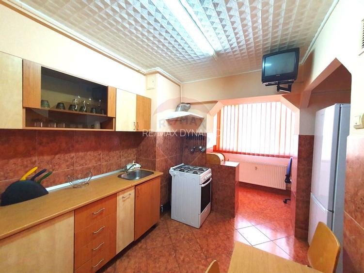 Inchiriez apartament 2 camere Vlaicu, decomandat, etaj 2, centrală gaz - 7