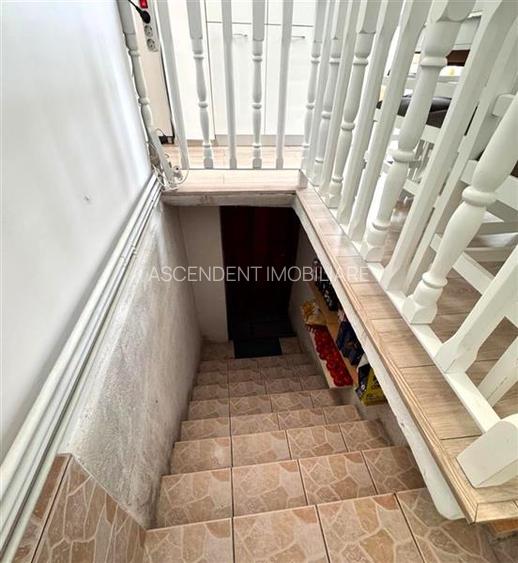 Casa in apreciabil potential,cu terase, curte,gradina echipata,2 pivnite,Str. Ro - 29