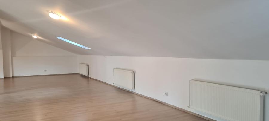 Studio sau birouri mansarda Universitate - strada Sfintilor 6