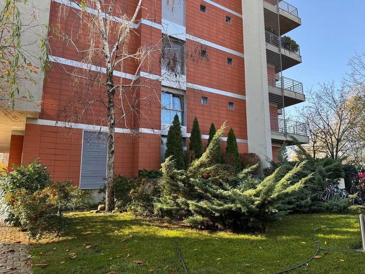 Apartament cu 4 camere și terasă, parcare si boxa, complex securizat Baneasa