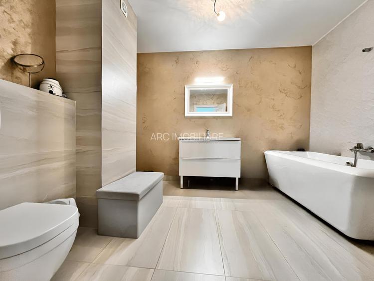 Penthouse cu suprafata generoasa,zona Noua - 14