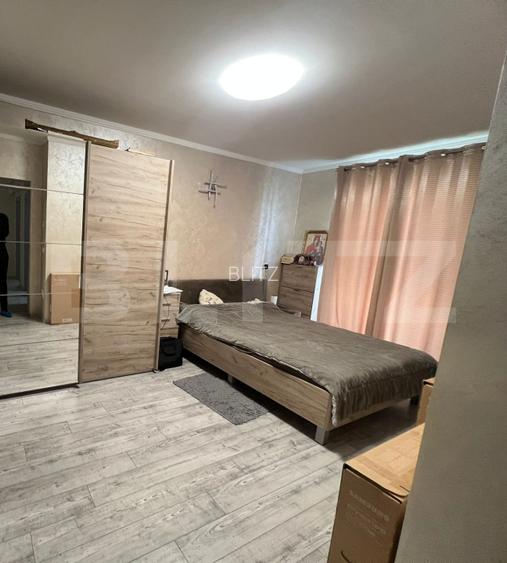 Apartament de vanzare, cu 3 camere, 92 mp, parcare, intermediar, zona VIVO - 2