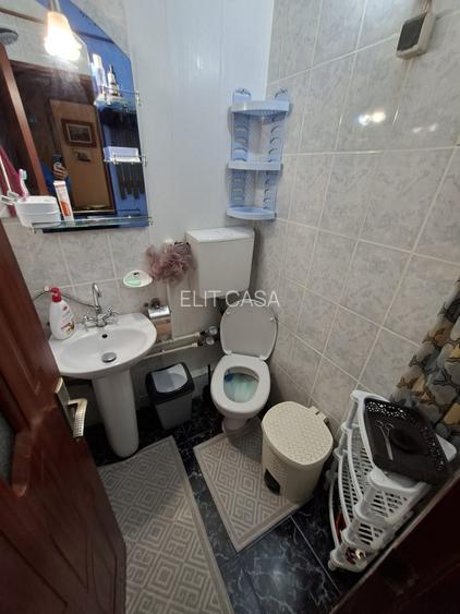 Apartament cu 1 camera, decomandat, etajul 3/4, zona Podu Ros - 5