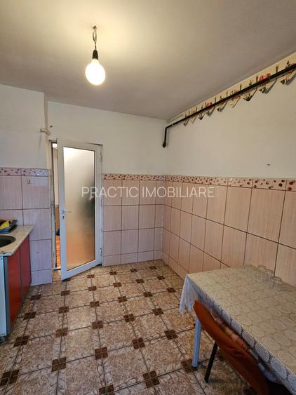 Apartament cu 4 camere in Micro 18 - 9