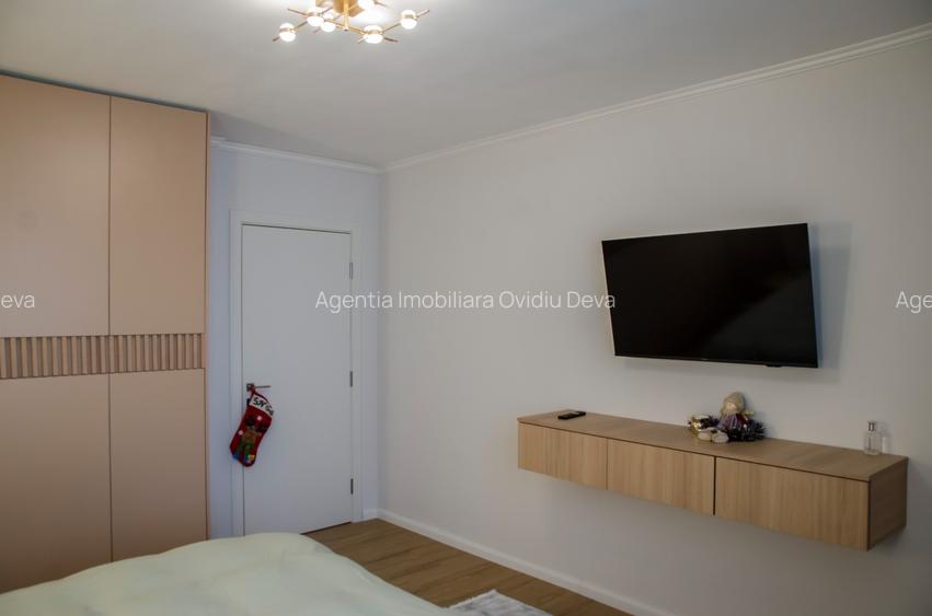 Inchiriez apartament 3 camere decomanda in Deva, zona I. Maniu in L-uri, etaj 6, - 6