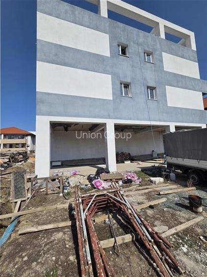 Spatiu Comercial Parter si Curte - in Constructie - 3
