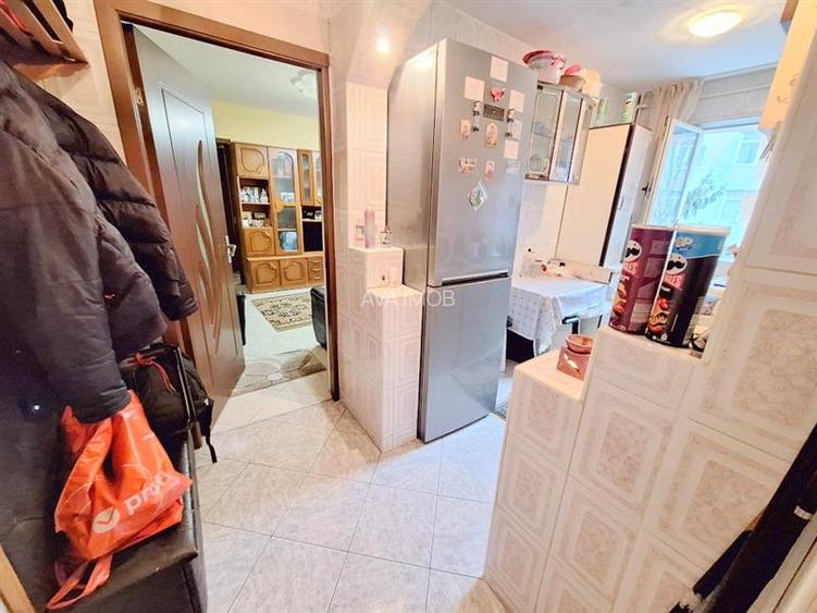 Apartament 3 camere semidecomandat zona Bazinul de Innot - 7