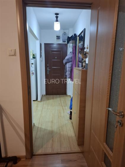 apartament  2 camere semidecomandat, centrala  gaz, mobilat si utilat, 84.500 eu - 6
