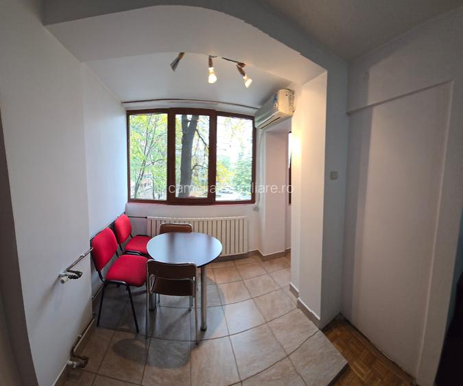 Garsonieră, zona Giurgiului, 2 stații  Eroii Revoluției, str Magurei, 1 - 13